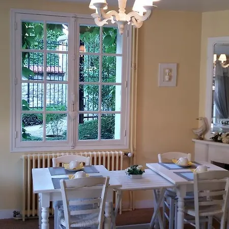 Maison D'hotes Les Jardins Du Val بيت ضيافة 3*
